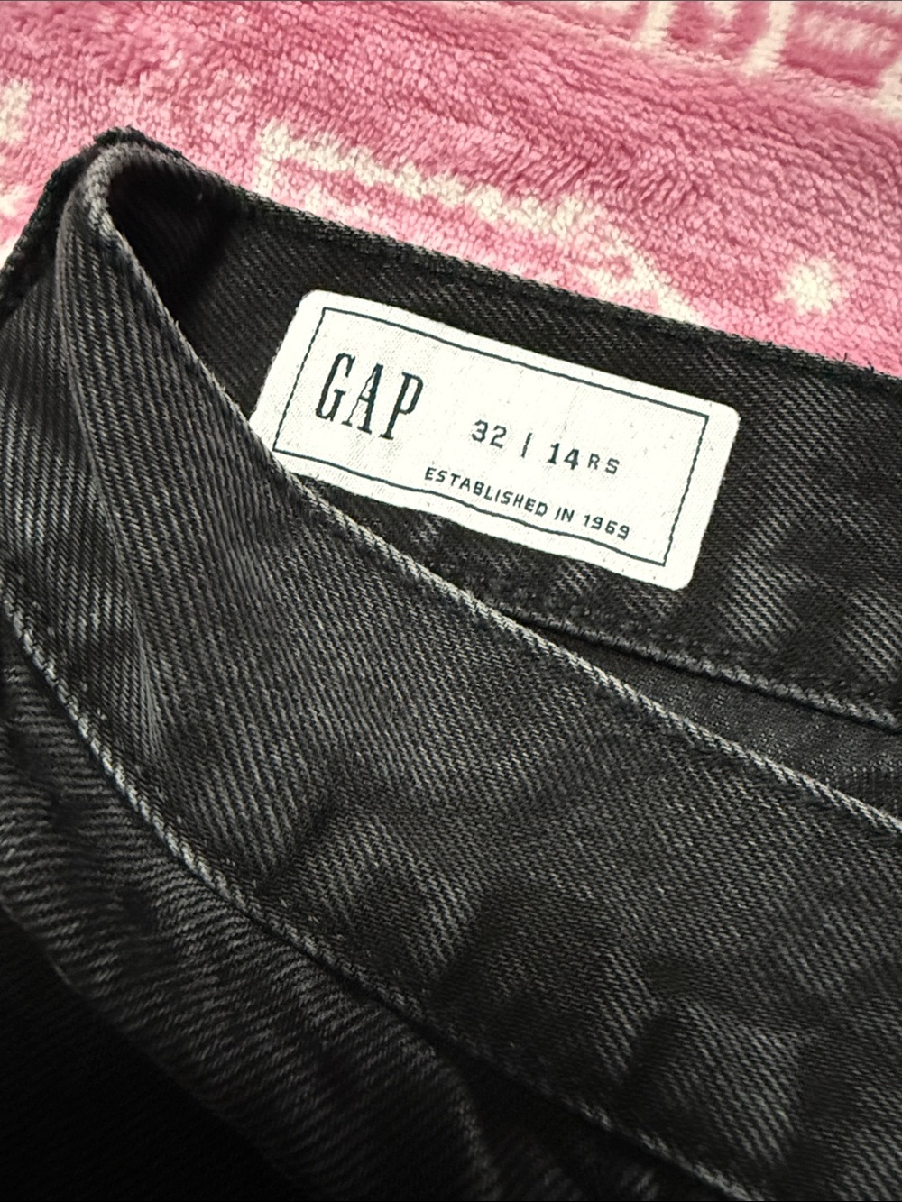 GAP Black Women's Jean Shorts - Picture 6 of 7